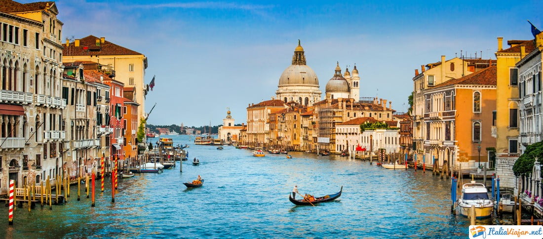 El gran canal de Venecia en Italia